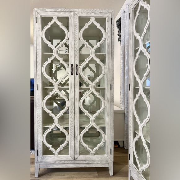 China Cabinet Solid Wood Brand New Originally $1,795 ~ Selling for $500 - Picture 1 of 10